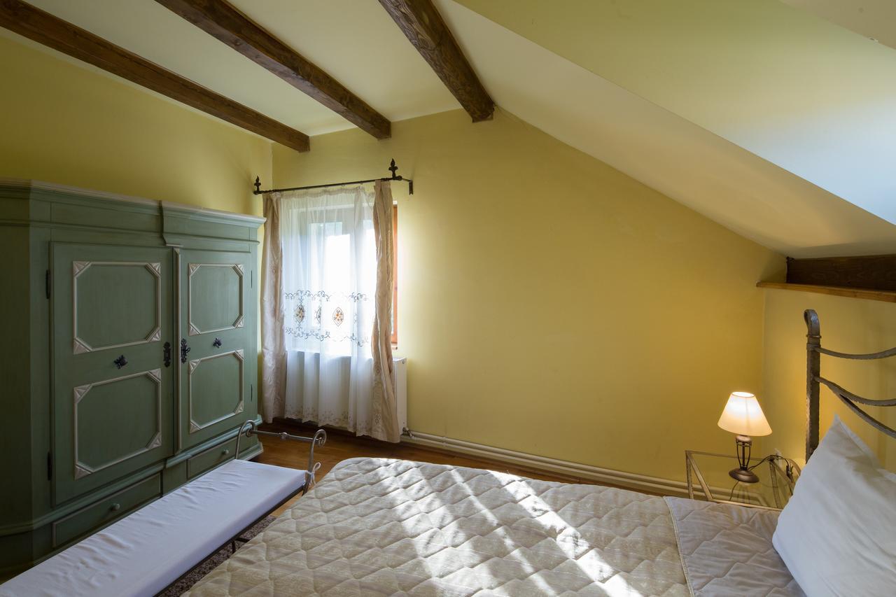 Unglerus Guesthouse Biertan Exterior photo